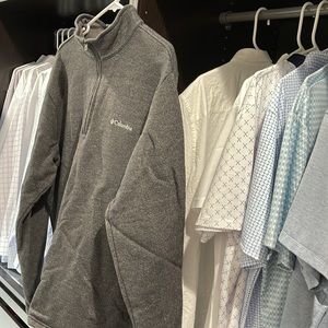 Mens Columbia 1/4 zip fleece.